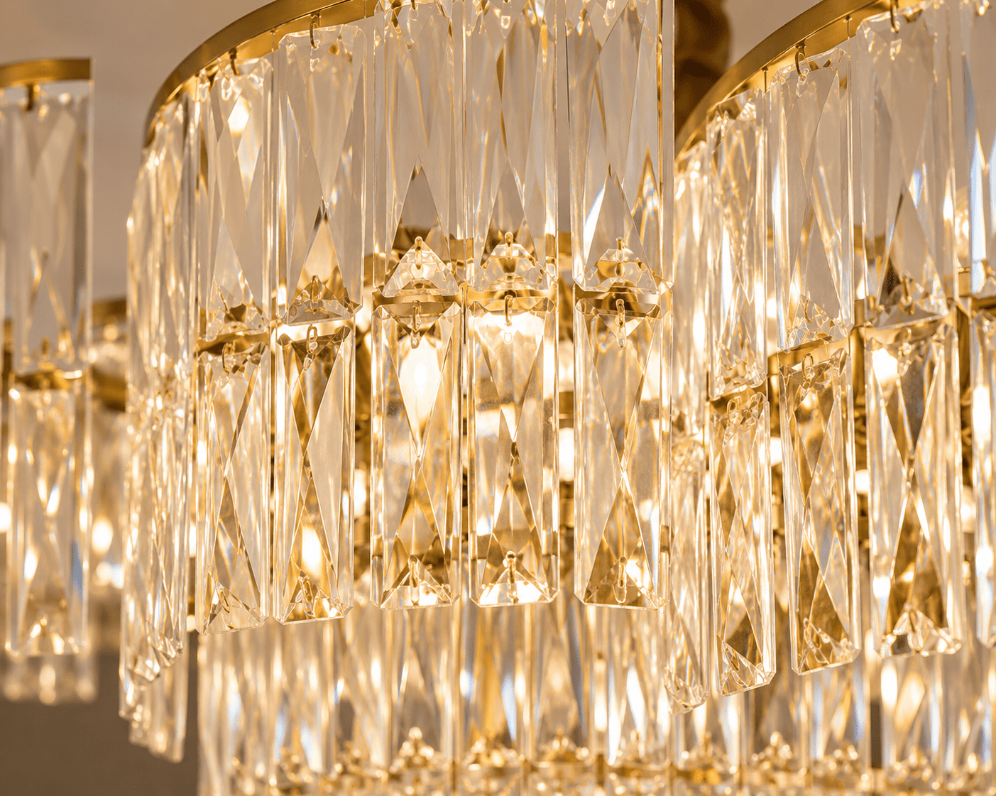 Candelabru Cristal Serafima, 60W, Auriu - AdeHouse — Finisaje și Iluminat Premium.