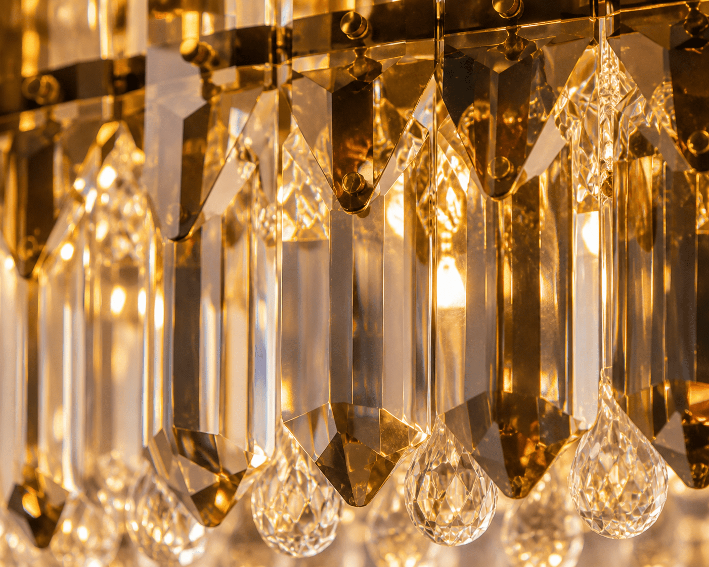 Candelabru Oliviera, 60W, Auriu - AdeHouse — Finisaje și Iluminat Premium.