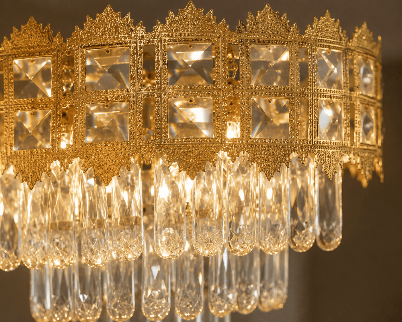 Candelabru Nazarena, 60W, Auriu - AdeHouse — Finisaje și Iluminat Premium.