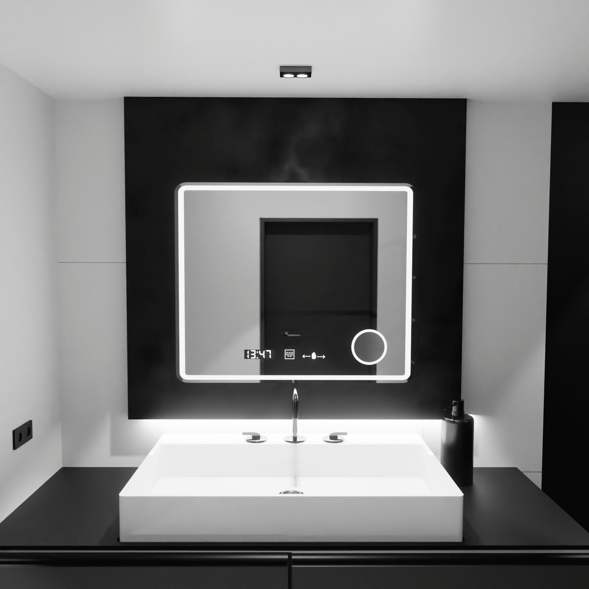 Oglindă LED Baie cu Dezaburire Tomasilda, Ceas - AdeHouse — Finisaje și Iluminat Premium.