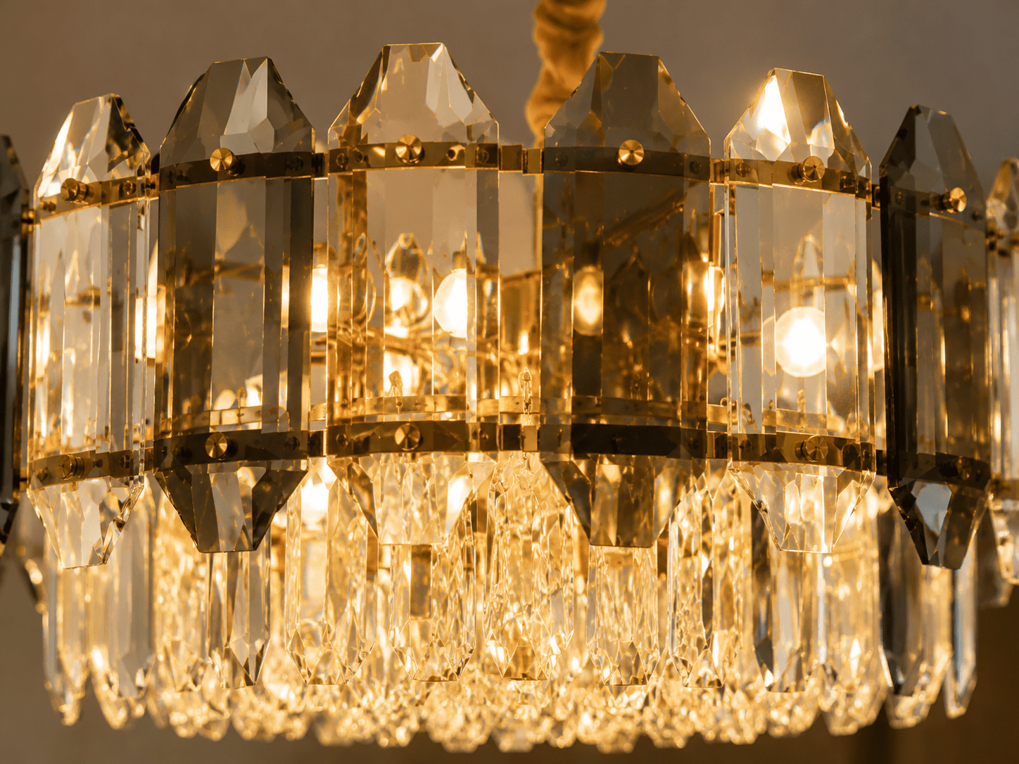 Candelabru Cristal Gaudenzia, 60W, Auriu - AdeHouse — Finisaje și Iluminat Premium.