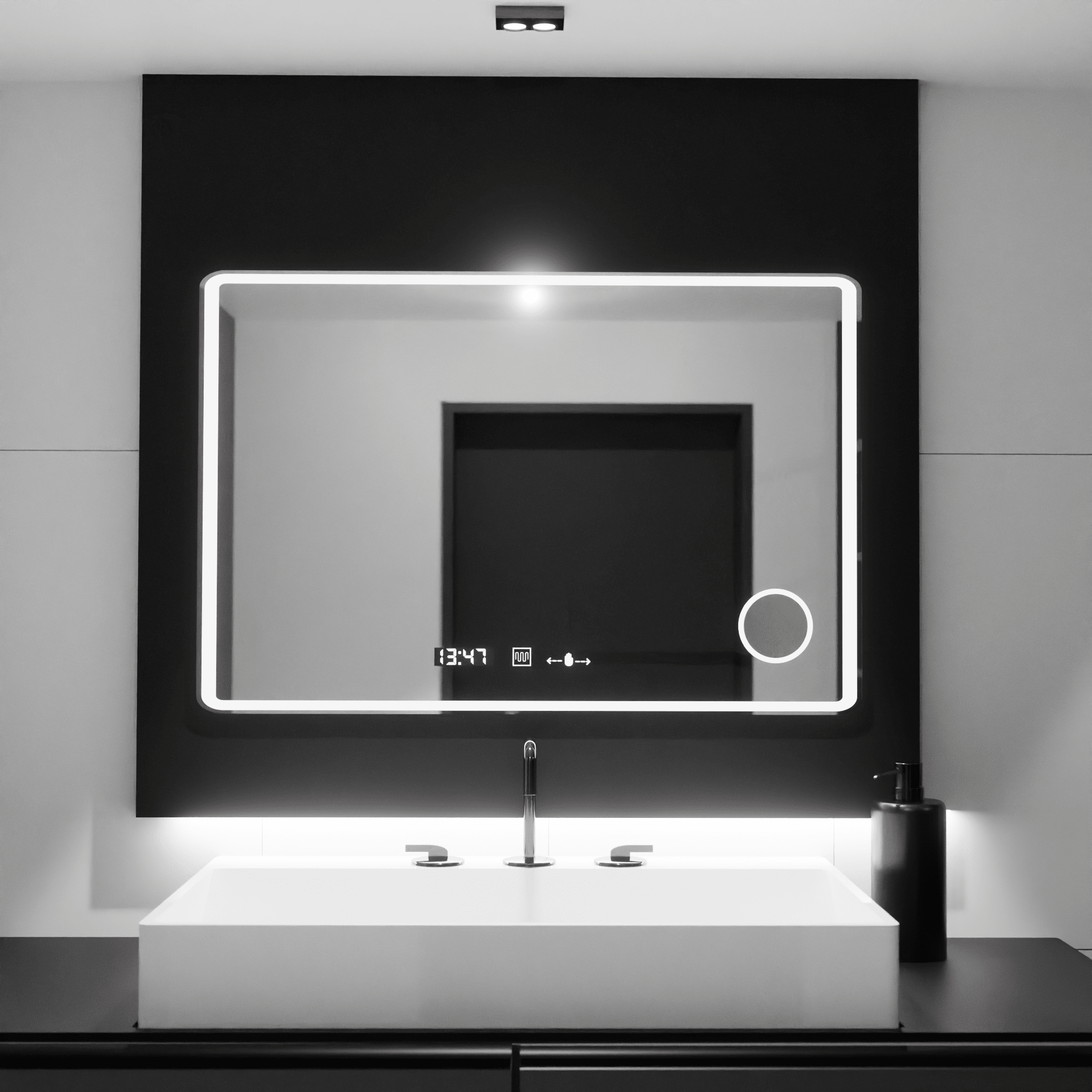 Oglindă LED Baie cu Dezaburire Zenaide, Ceas - AdeHouse — Finisaje și Iluminat Premium.