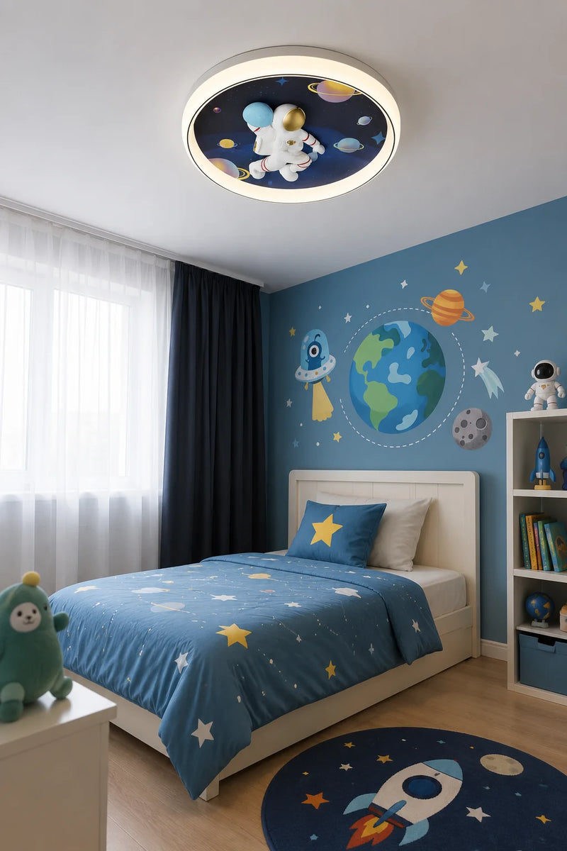 PLAFONIERĂ LED COPII CU ASTRONAUT 3D ȘI TELECOMANDĂ, 96W, LUMINĂ REGLABILĂ 3000–6500K